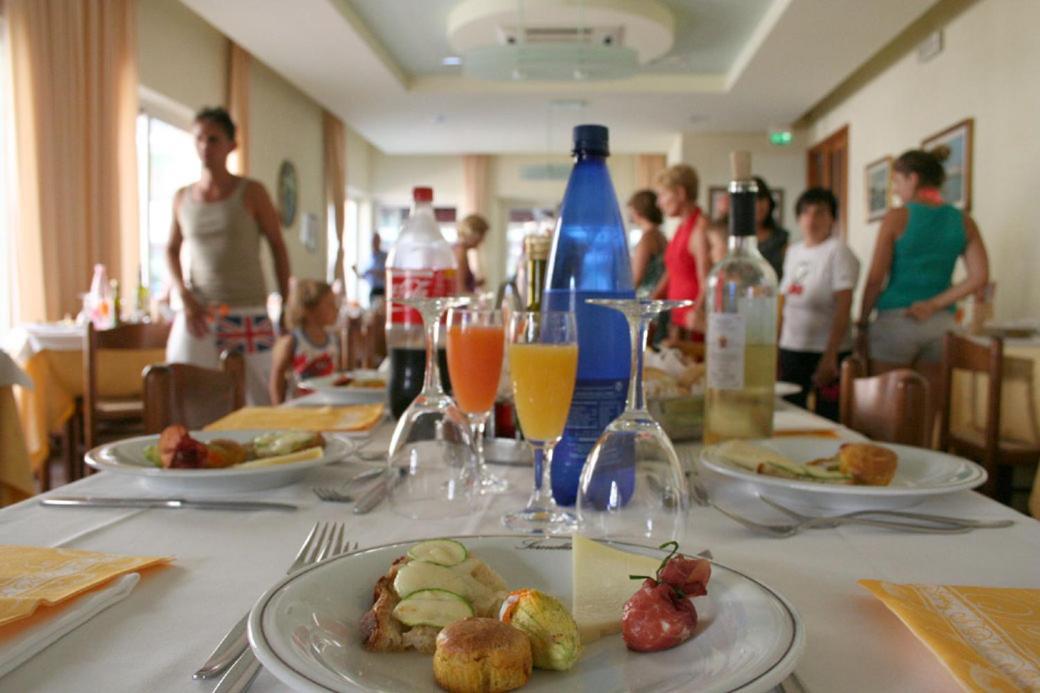 Hotel Serenella Vintage Rimini Eksteriør billede