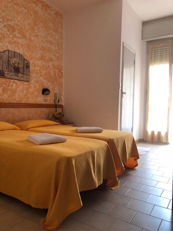 Hotel Serenella Vintage Rimini Eksteriør billede